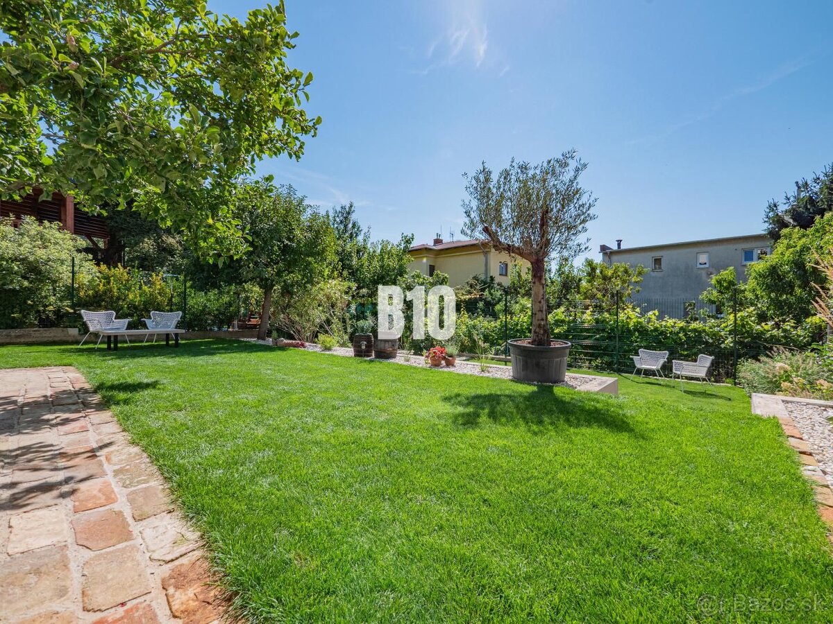 PRIESTRANNÝ rodinný dom v TOP lokalite NITRA - ZOBOR - 12