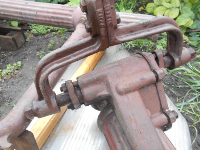 Sigma - ručná historická pumpa na vodu - 12