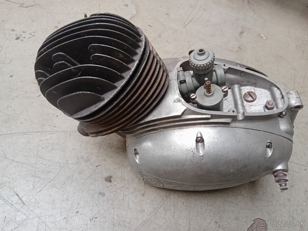 Kryt karburátoru a motor jawa 150/351,352 - 12