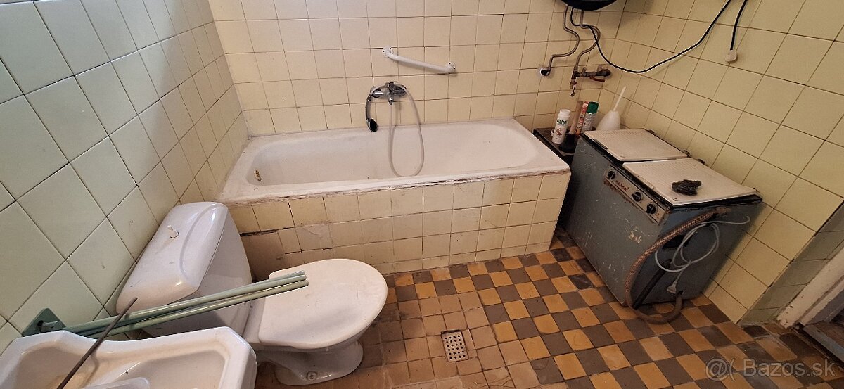 Rodinný dom na bývanie, na víkendy, 1+4 - 12