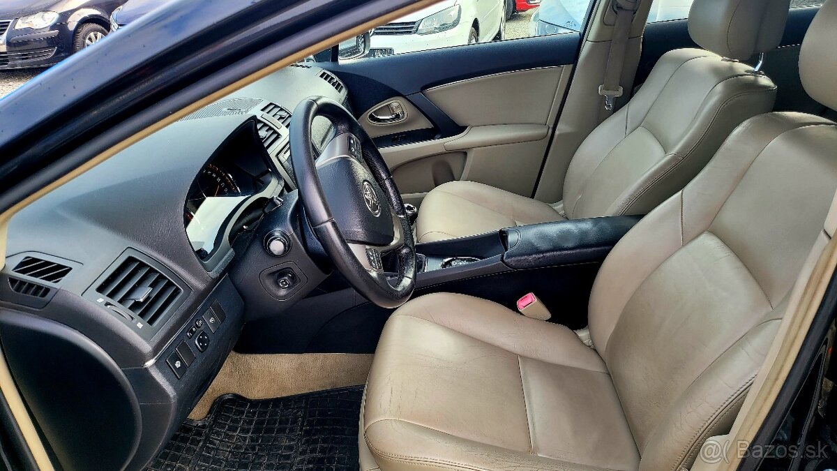 Toyota Avensis Combi 2.0 D-4D Exclusive - 12