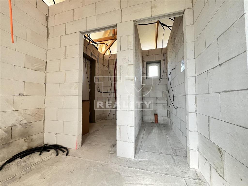 REZERVOVANÉ. Rozostavaný rodinný dom v štádiu hrubej... - 12