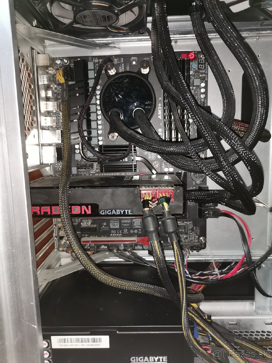 Predám straší počítač - nefunkčný - 12