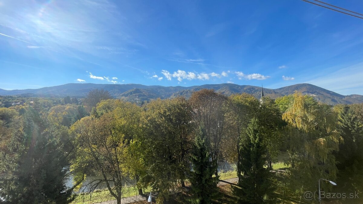 Veľkometrážny 3-izbový byt vo Vrútkach s úžasným výhľadom - 12