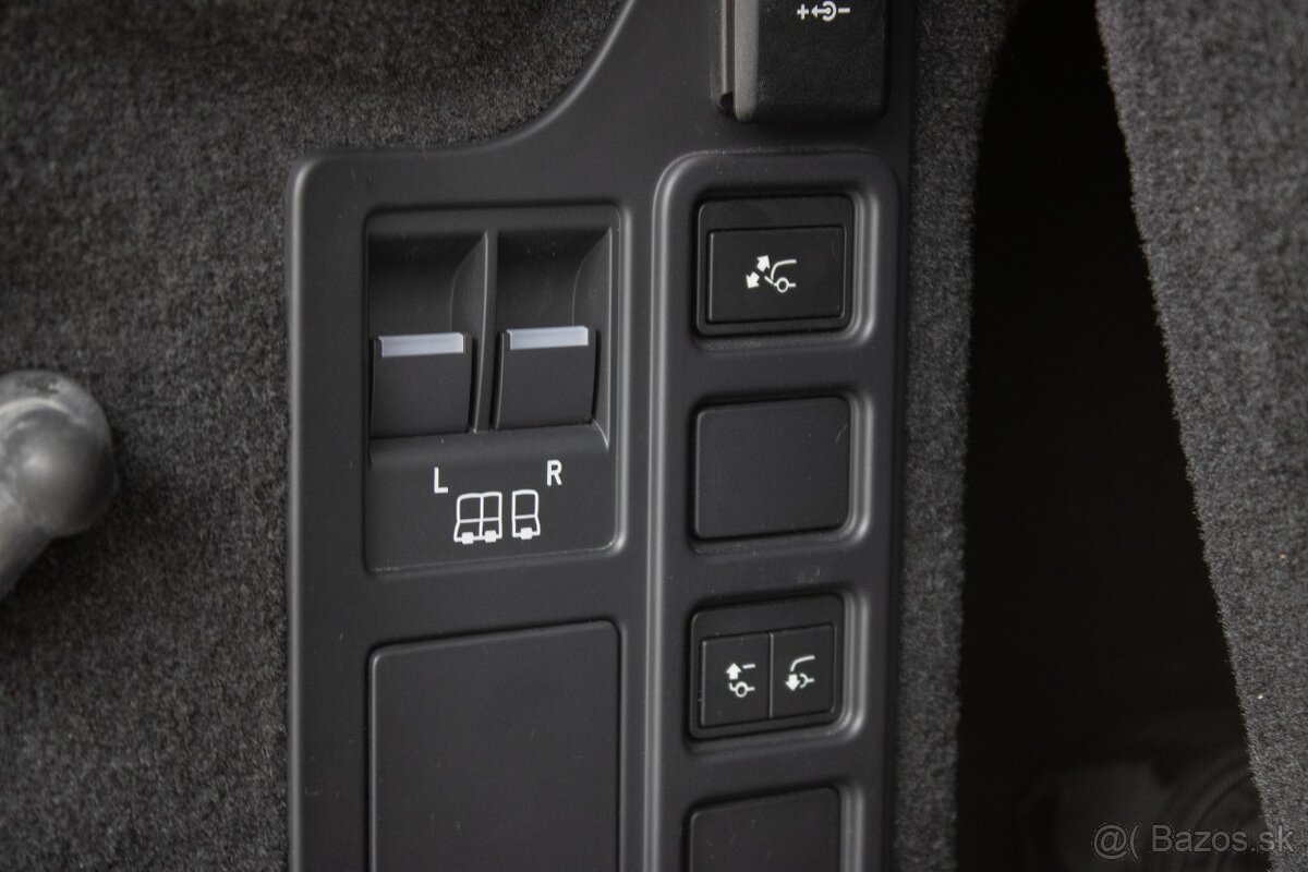 Land Rover Discovery 3.0 I6 D250 MHEV R-Dynamic 183kW,7/2022 - 12