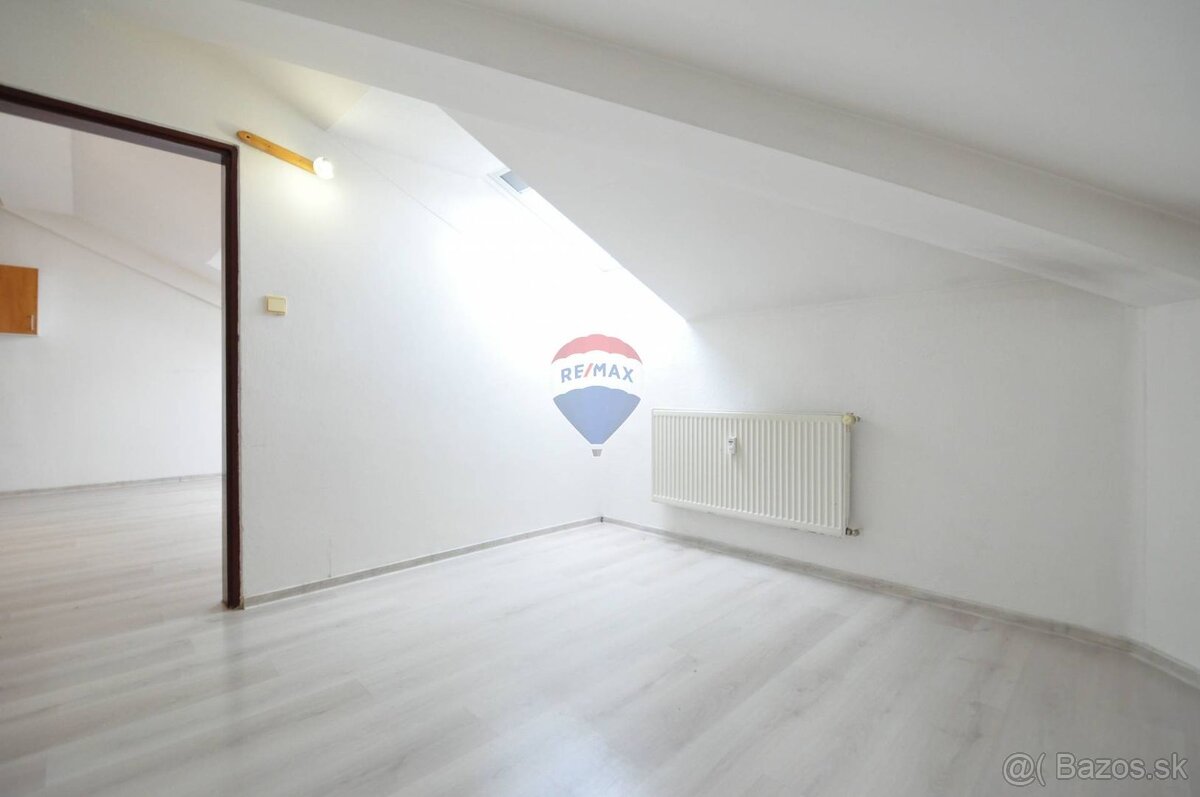 REZERVOVANÉ PREDAJ, 2-izbový podkrovný byt v Poprade, Ul - 12