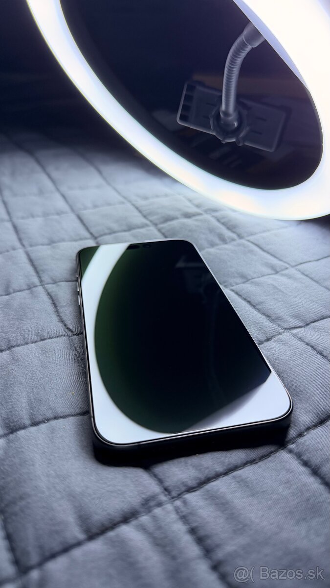 Apple iPhone 15 Pro Max – 256 GB – Black Titanium - 12