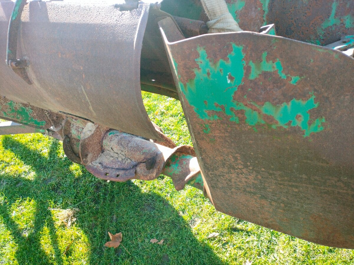 Půdní rýhovací fréza za traktor - 12