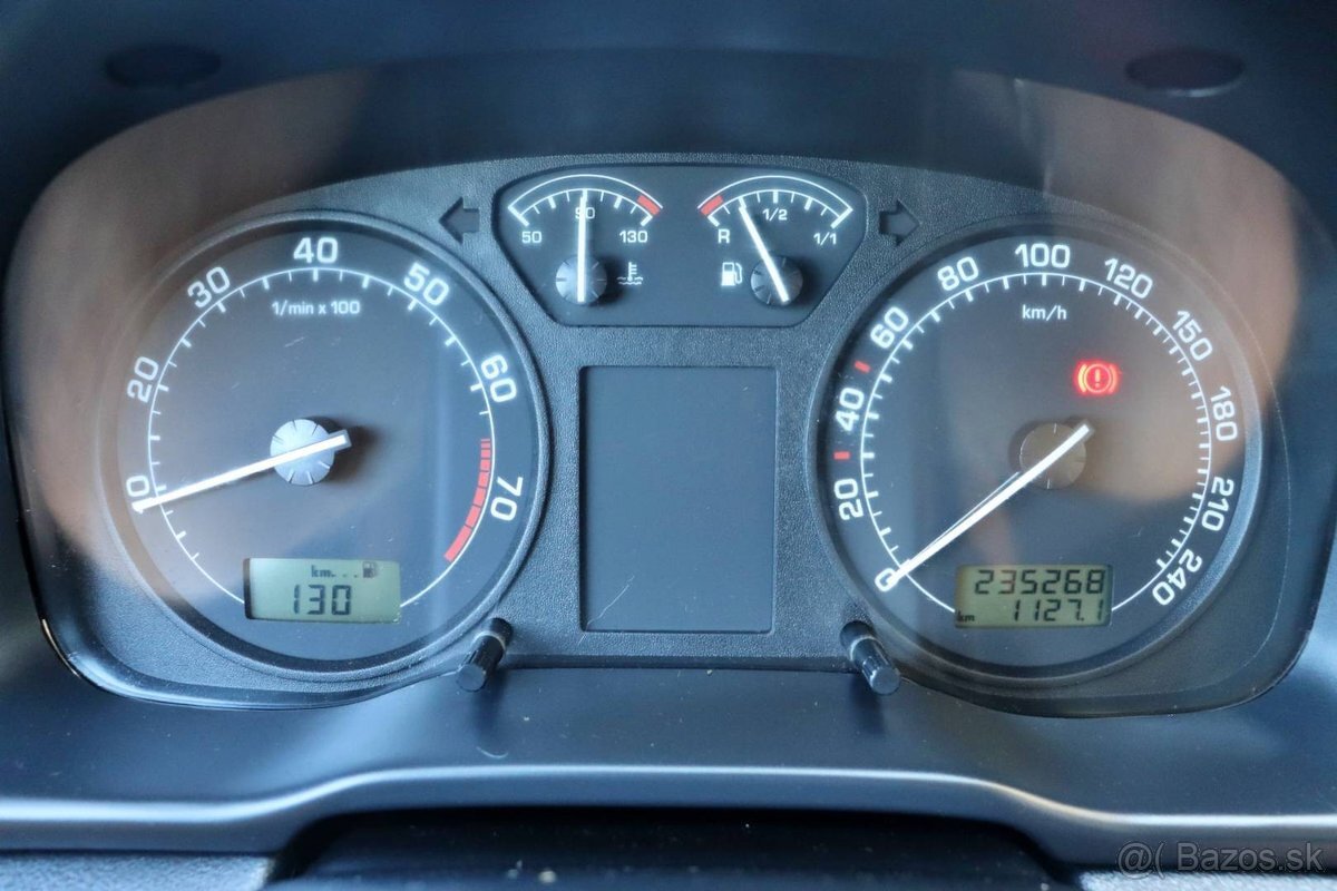 Škoda Octavia Combi 1.6i TOUR - 12