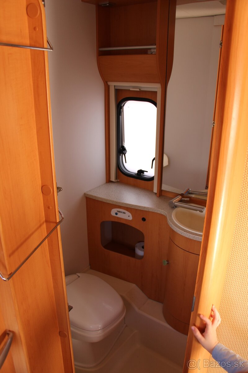 obytny prives Hymer 4 osoby 1200kg - 12