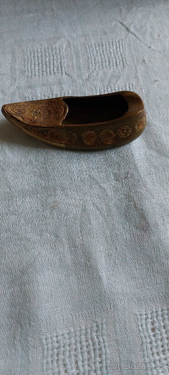 Hračky a poháre - 12