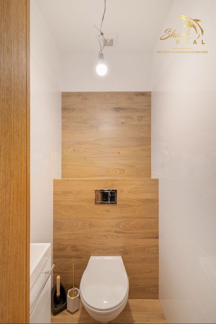 Rodinný dom s bazénom na predaj - 12