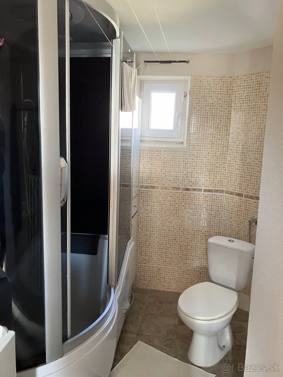 Priestranný rodinný dom pod Tatrami s kachľovou pecou - 12