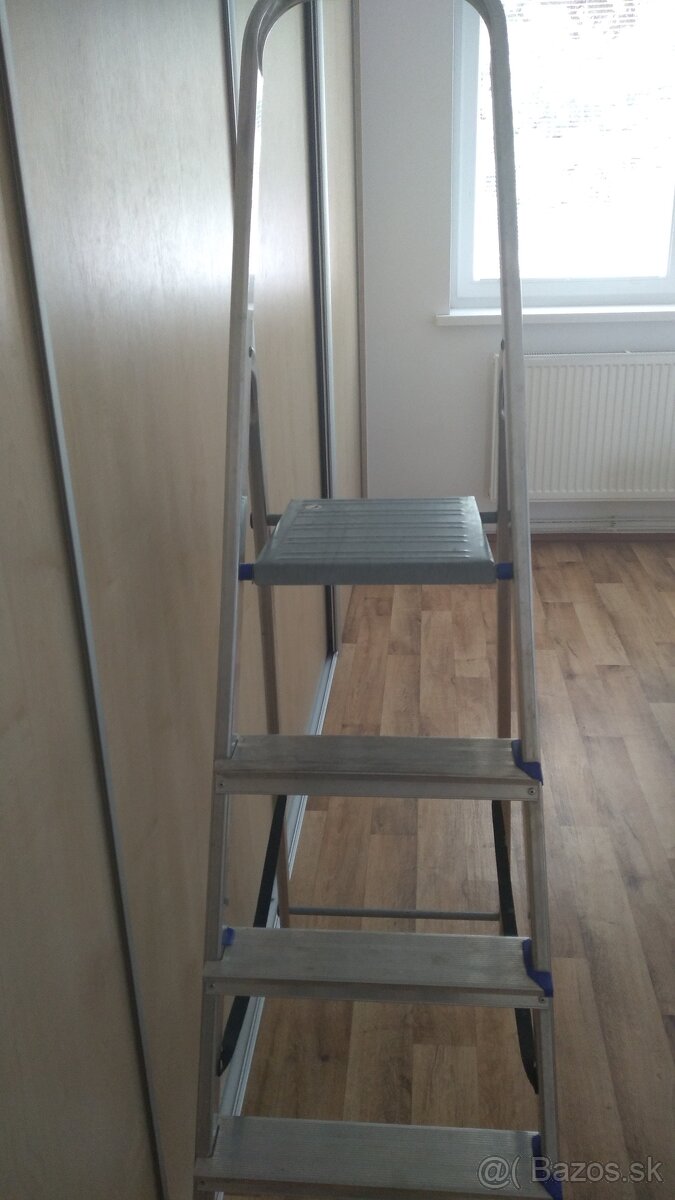 Predám časť z gauča,6 ks stoličiek,rebrík,odpeňovač protipen - 12