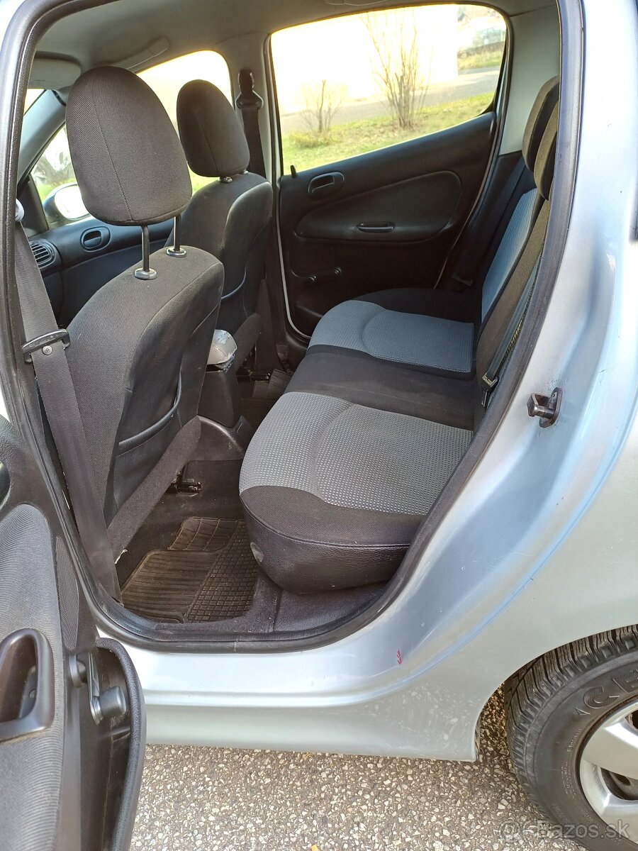Peugeot 206 - 1,4 benzín - 12