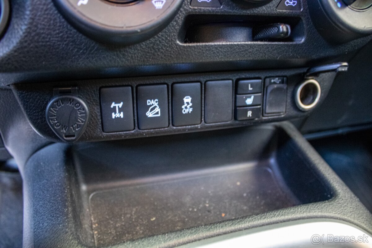 Toyota Hilux DC 2.4 I D-4D Active - 12