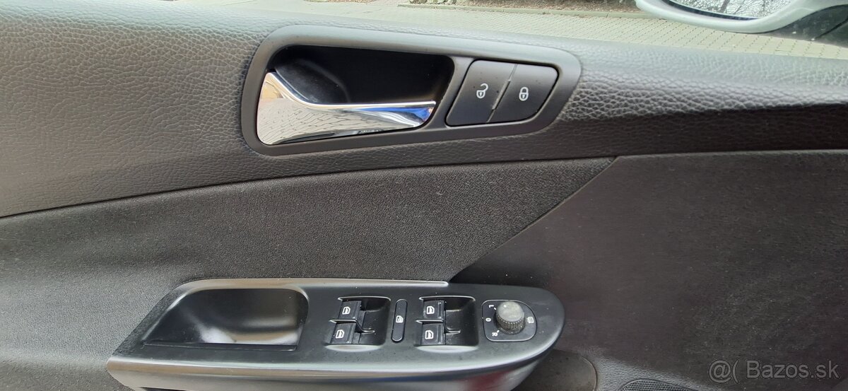 Predám Volkswagen Passat b6 Combi 2.0 Tdi 103Kw R.V.2009 - 12