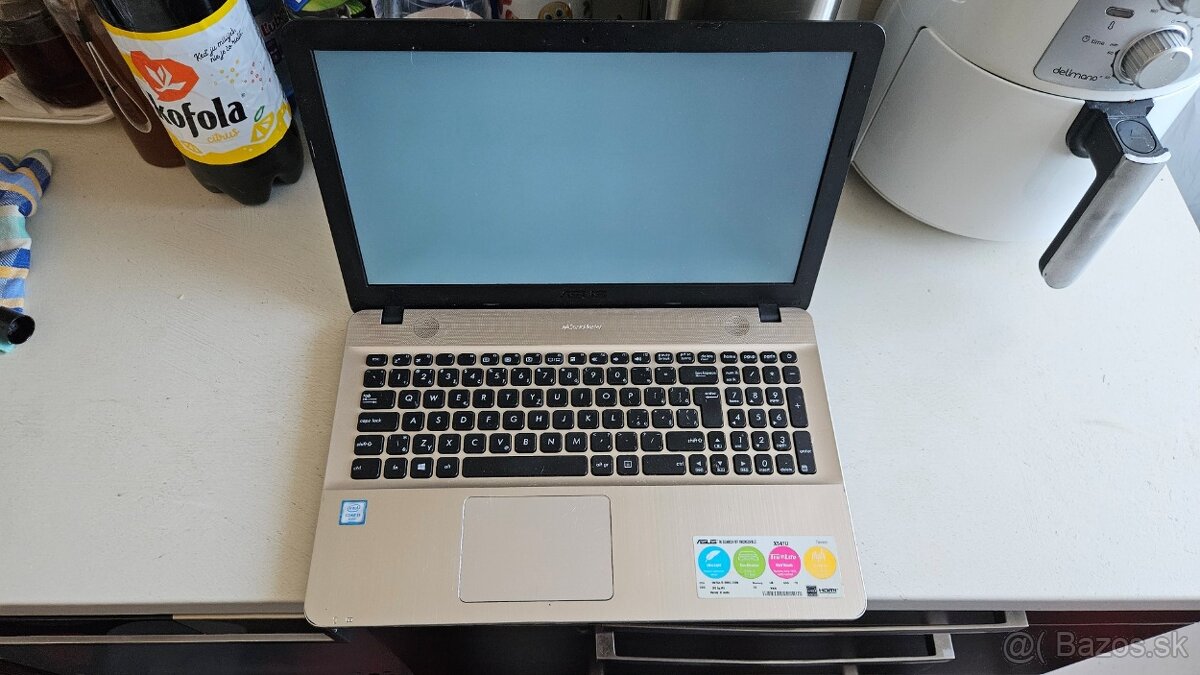 Starší notebook Asus 541 - funkčný, dobrá batéria - 12