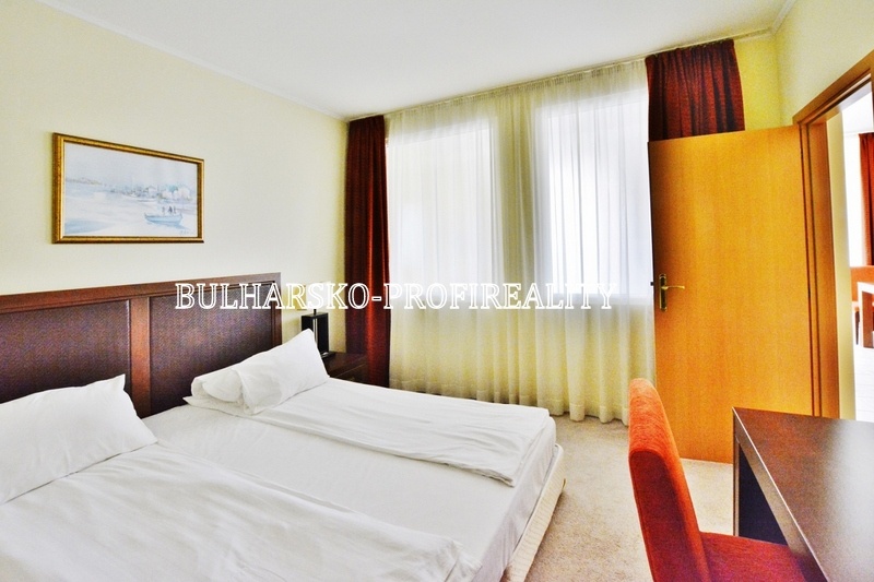 Luxusní apartmán 2+kk (68 m²) v první linii s bočním výhlede - 12