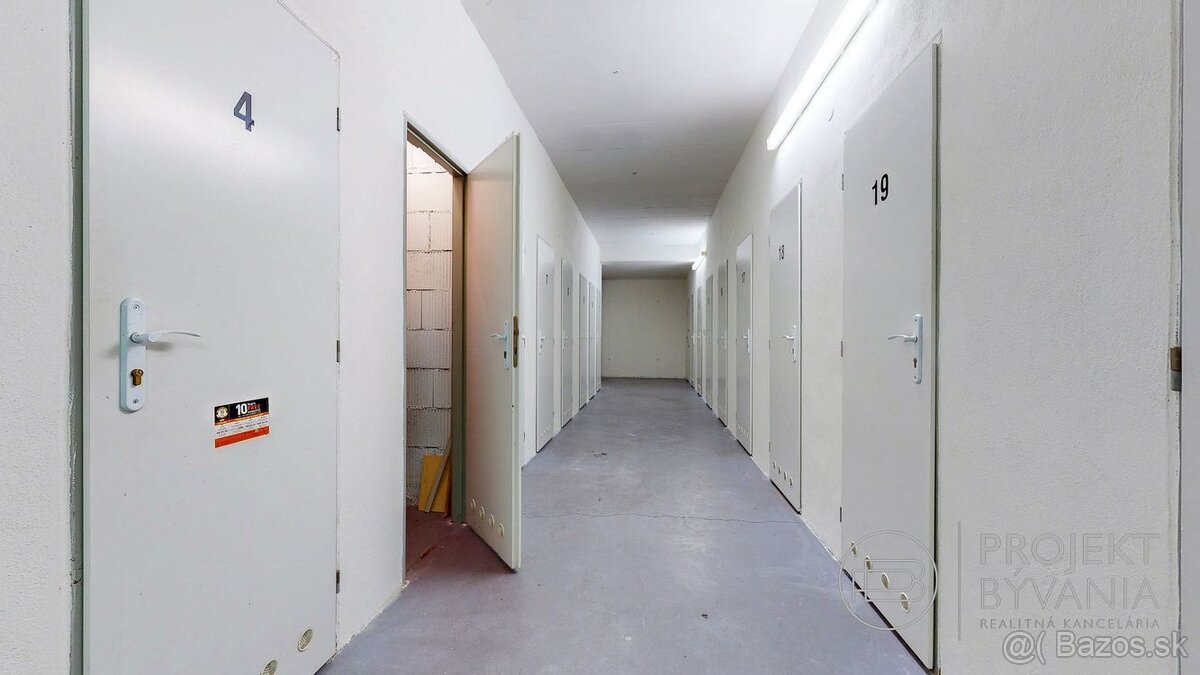 REZERVOVANÉ 2-izbový byt, NÁM. HRANIČIAROV, veľký BALKÓN, v - 12