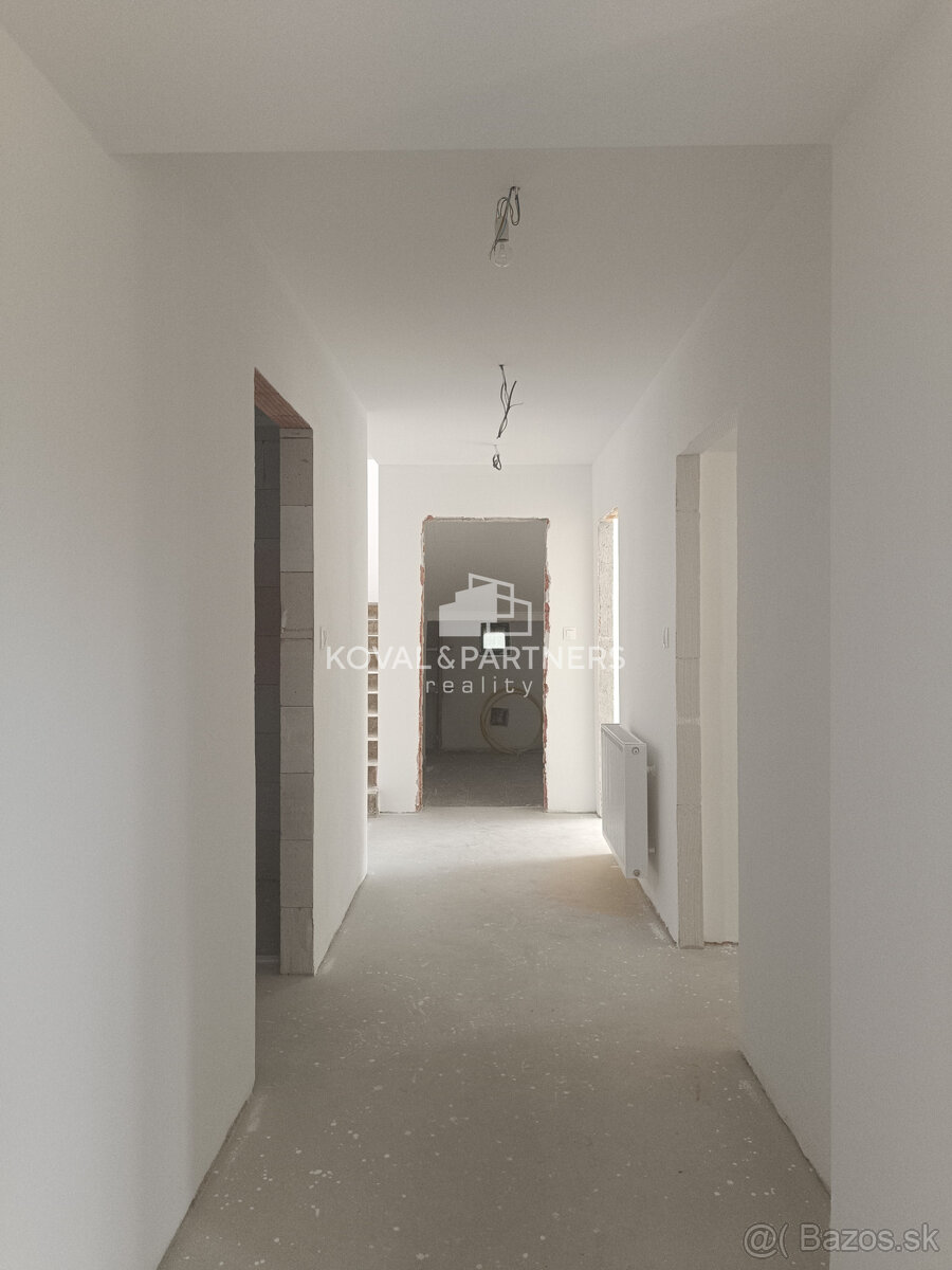 4-izbový poschodový rodinný dom na veľkorysom pozemku - Čeľa - 12