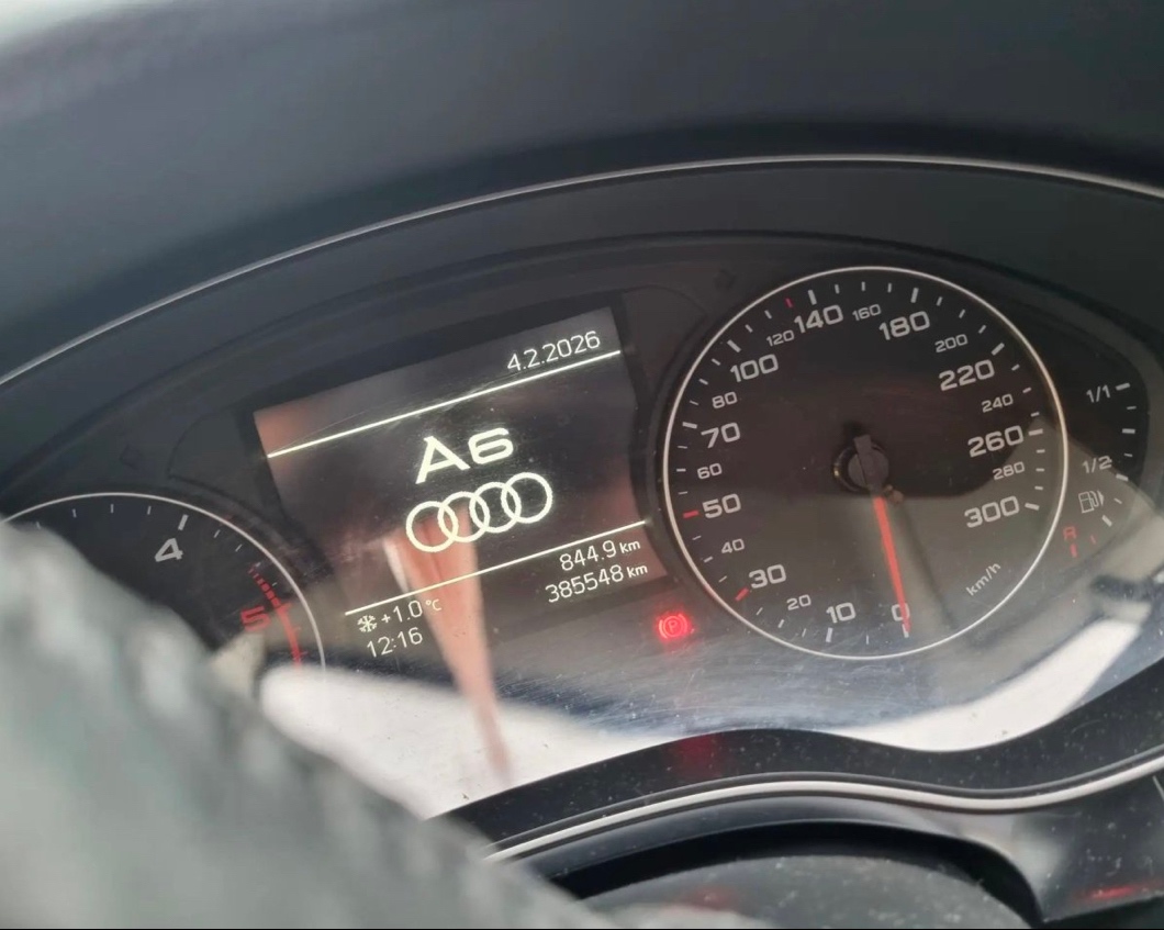 Audi a6 c7 havarované - 12