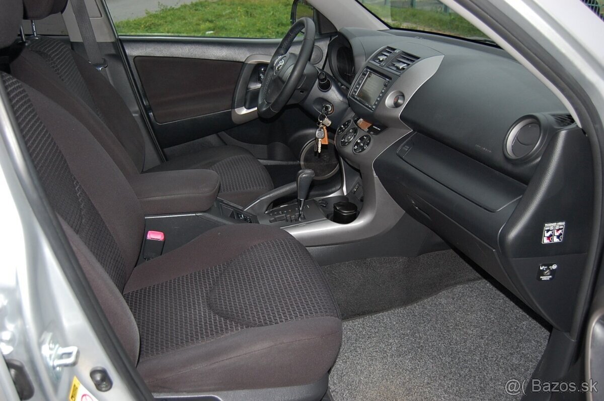Toyota RAV4 2.0 benzín - 12