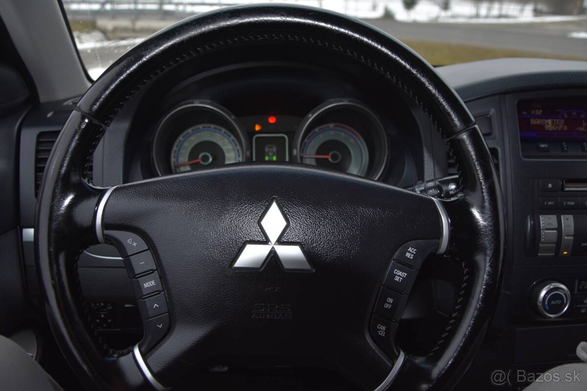 Mitsubishi Pajero - 12