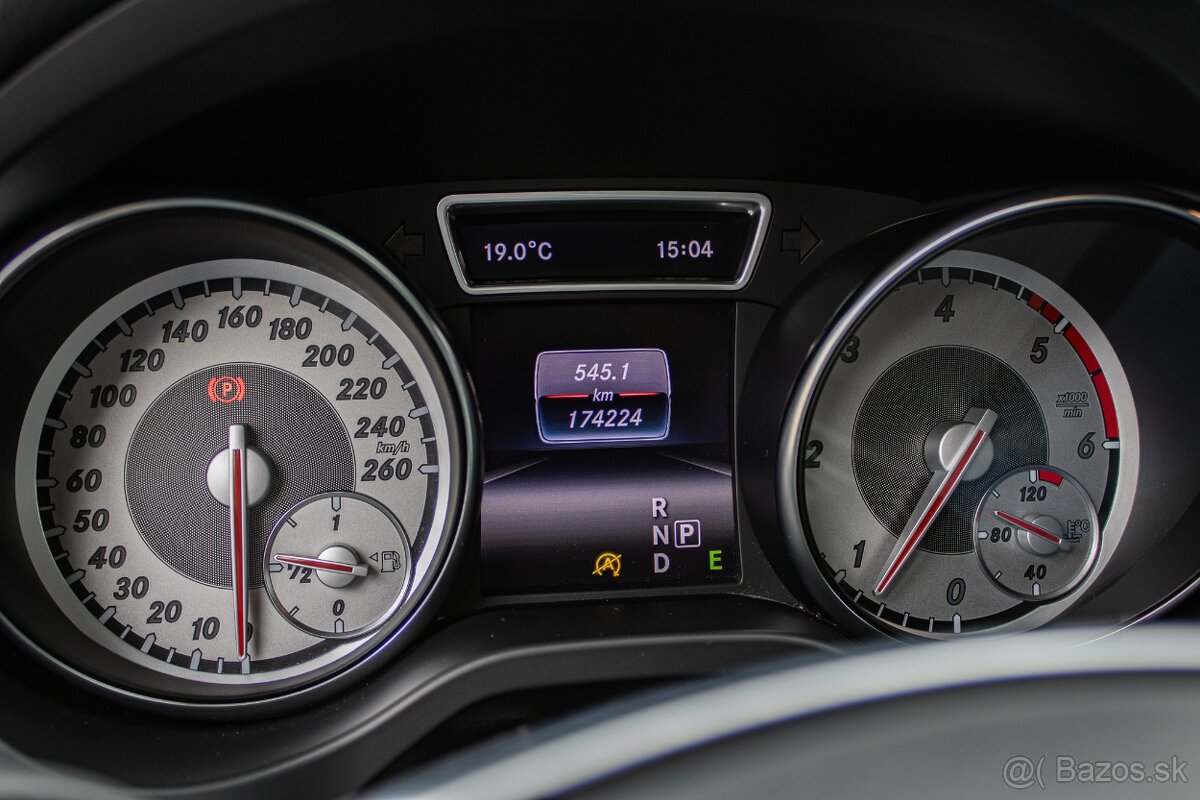 Mercedes-Benz GLA 200 d 4MATIC - 12