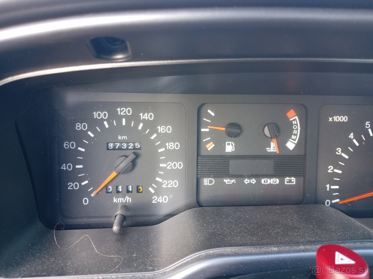 Ford Sierra 2,0 DOHC 88 kW benzín - 12