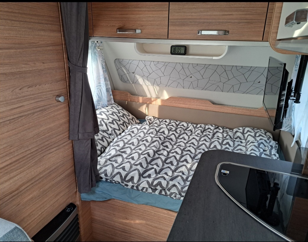 OBYTNÝ PRÍVES WEINSBERG CARAONE 390QD BIELA - 12