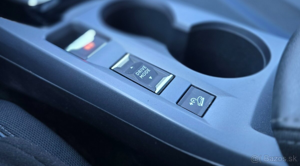 Peugeot 2008 1.2 96kw Allure AT 8 stupňová 70000km - 12