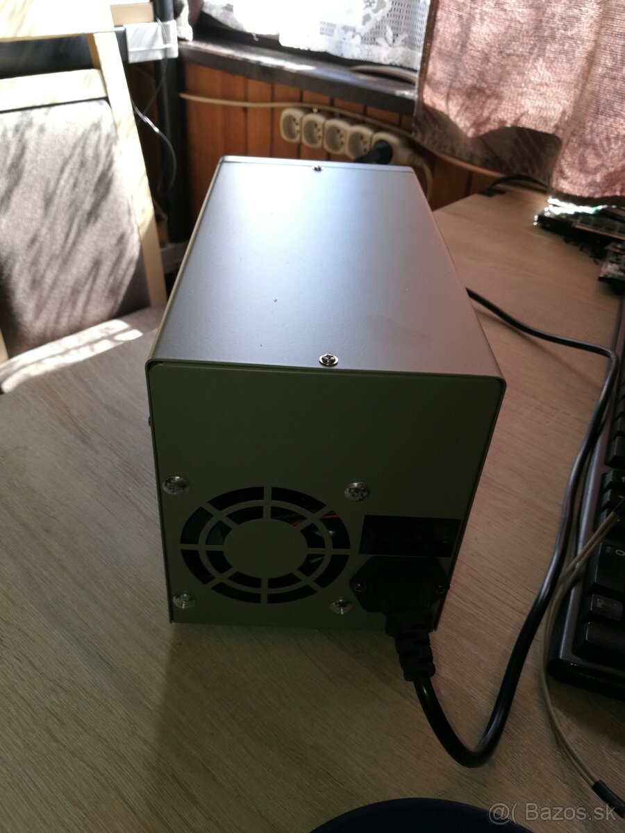 Lineárny laboratórny regulovateľný zdroj. 30 V 5A. - 12