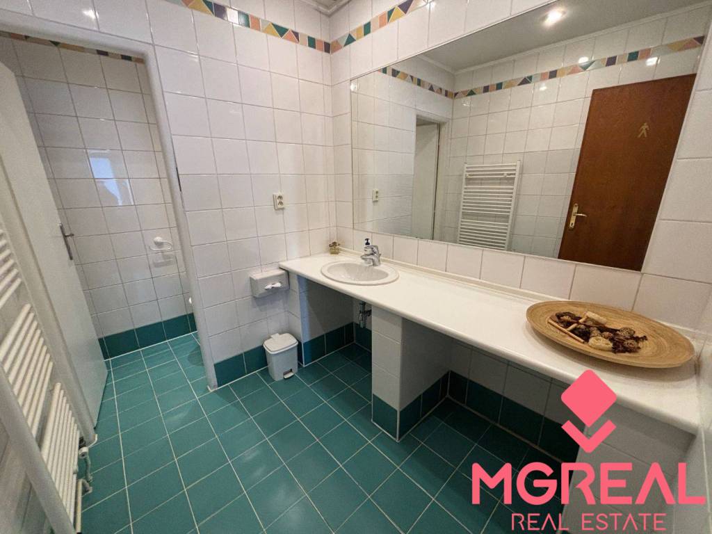 Budova blízko centra Topoľčany / PREDAJ - 12