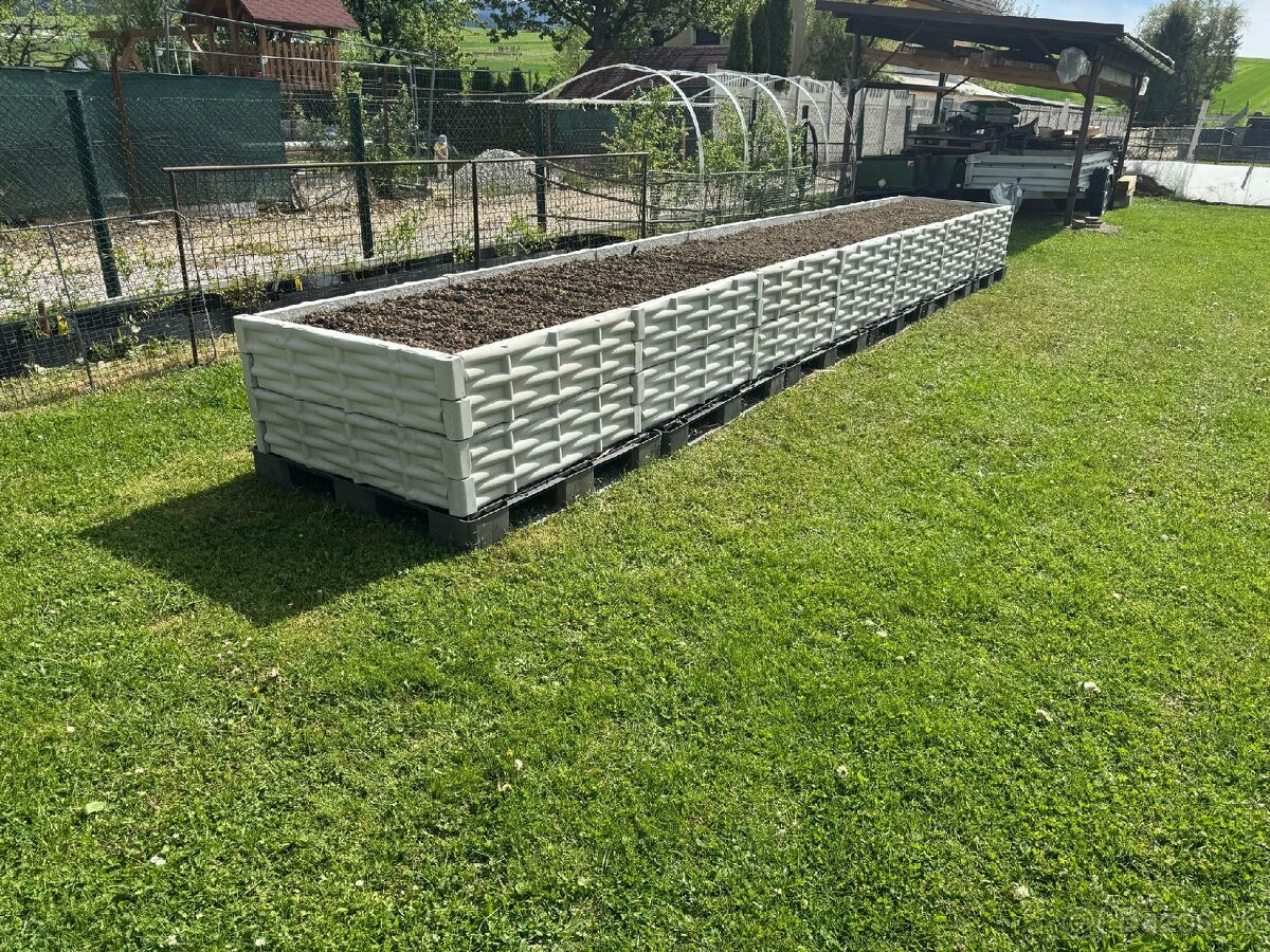 Vyvýšené betónové záhony - 12