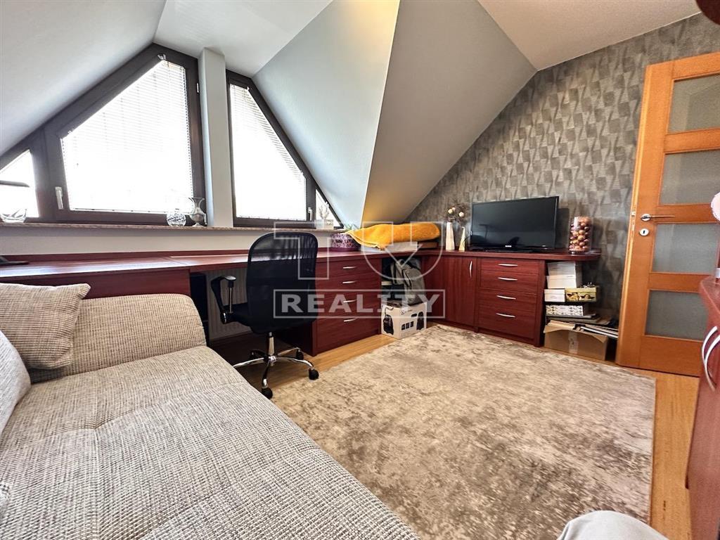 EXKLUZÍVNY RODINNÝ DOM, 140m2, POZEMOK O VÝMERE 781m2, RAJEC - 12