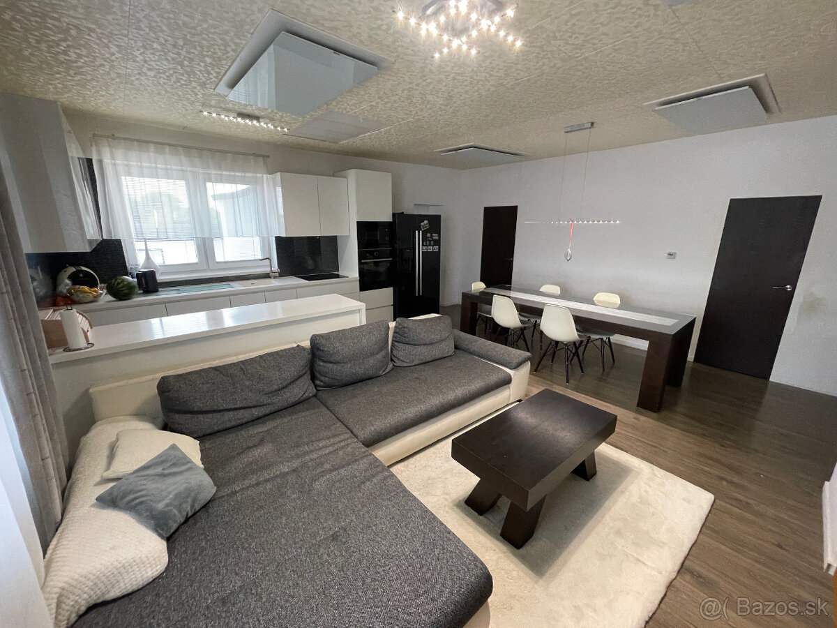 Kompletne zrekonštruovaný rodinný dom s bazénom - 12