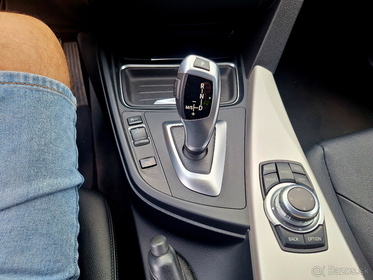 BMW Rad 3 Touring 320d A/T 135kW - 12