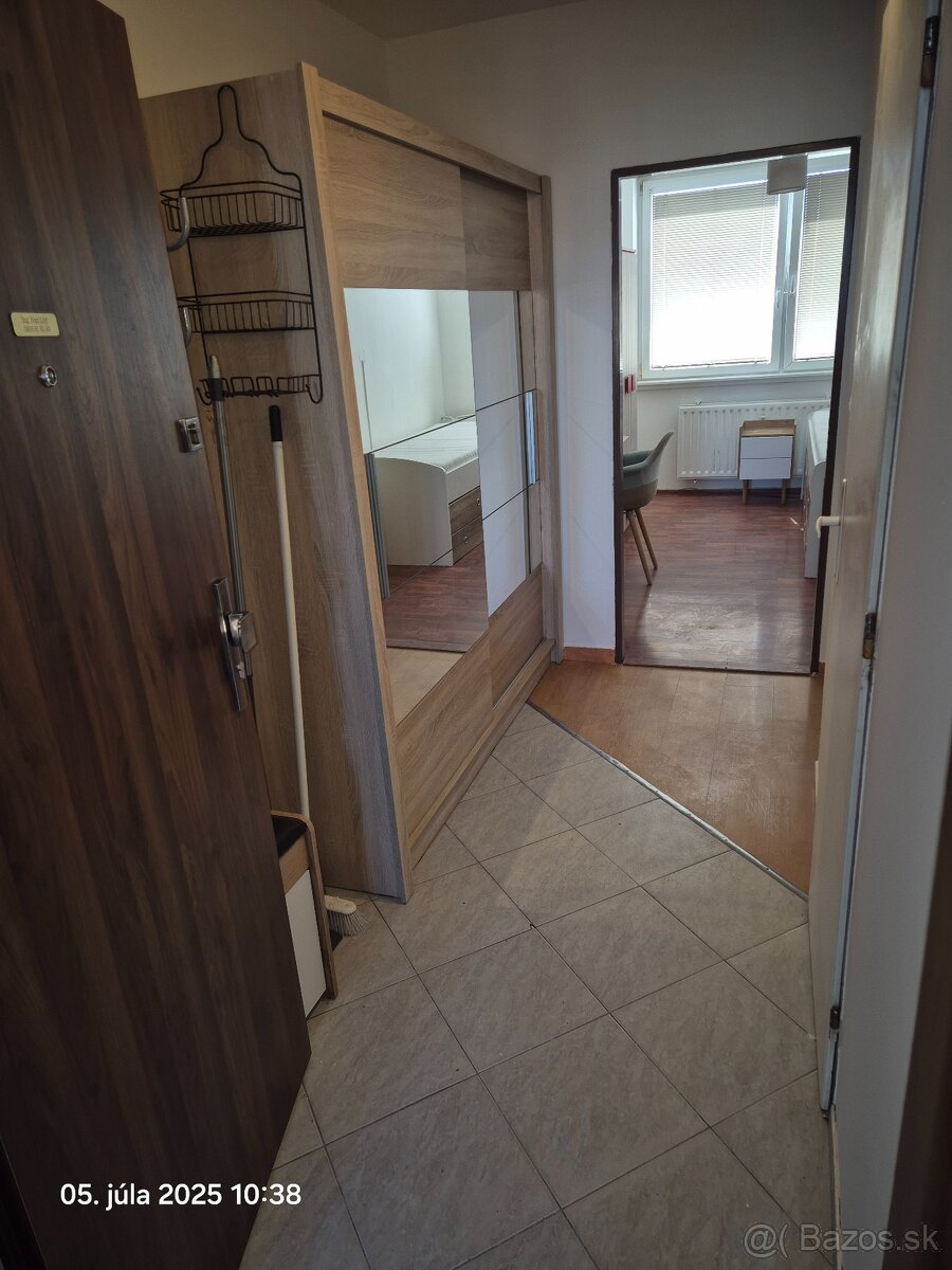 jeden a pol izbový byt v Košiciach - Jazero, Uralská ulica - 12