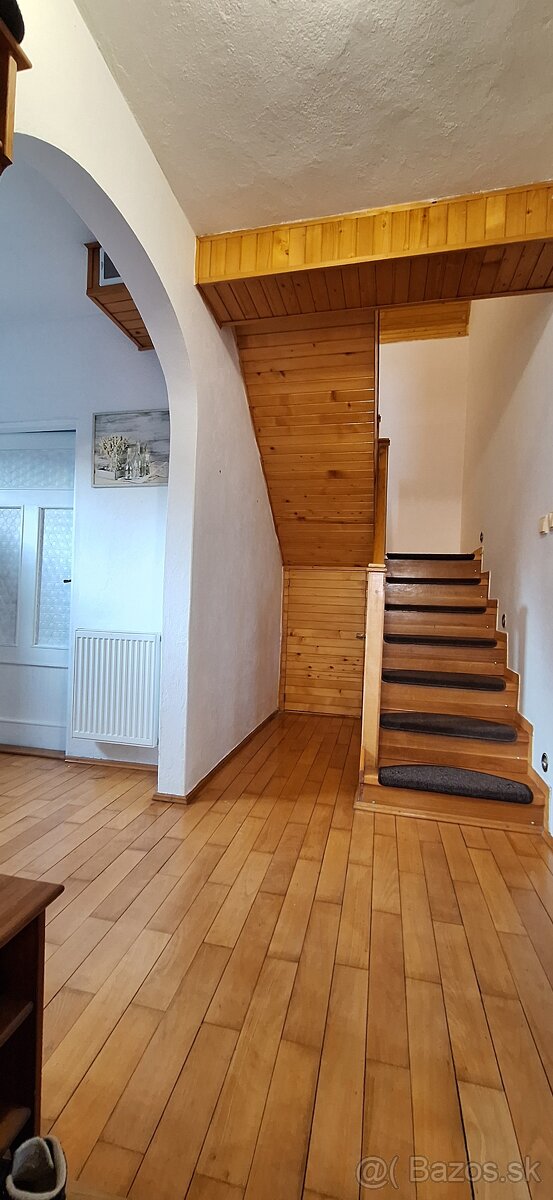 Dom s altánkom, murovaným krbom, pivnicou do svahu, - 12