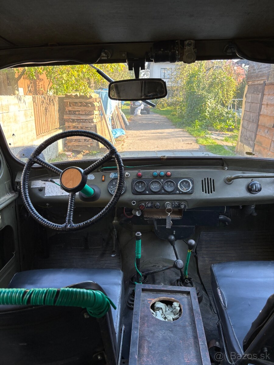 Uaz 469 2.4 - 12