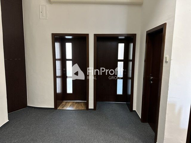 Kancelársky priestor s vlastným zázemím na prenájom - 107 m2 - 12
