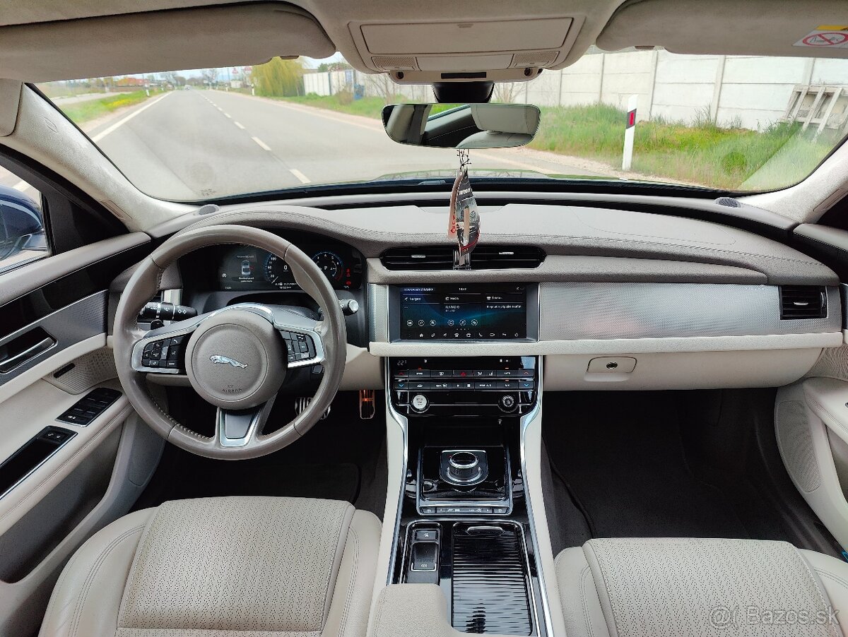 Jaguar XF 2.0 benzín 250 HP – spojenie vykonu a komfortu - 12