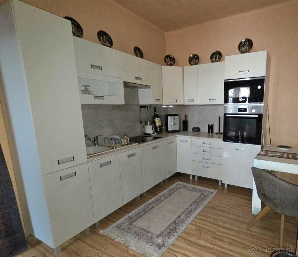 Zariadený,rekonštruovaný dom s pekným pozemkom v obci GBELCE - 12