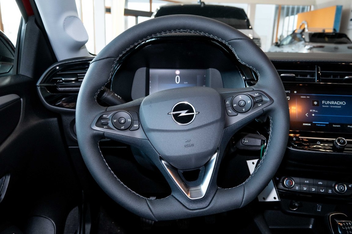 Opel Corsa Edition 1,2T 100k MT6 - 12