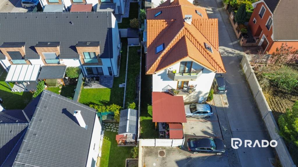 RADO | 3i byt v tehlovom dome so záhradou a parkovaním | Bis - 12