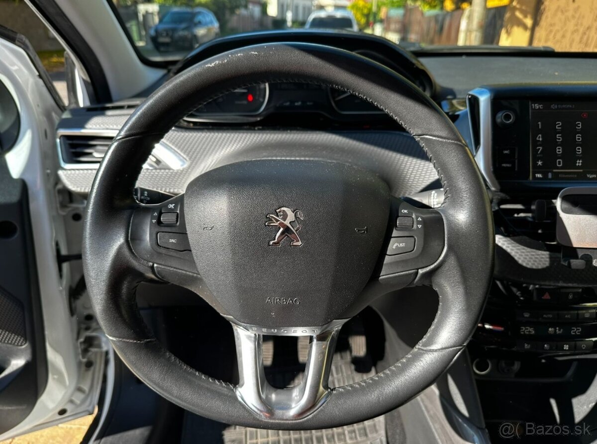 Peugeot 2008 1.2 PureTech Style - 12