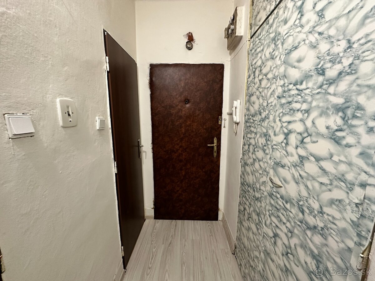 PREDAJ - 2 izbový byt, Letná ulica, Plešivec - 12