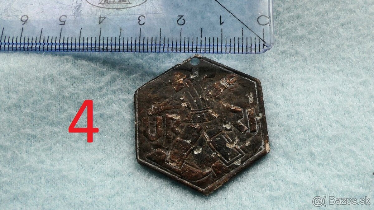 kopané odznaky, kokarda, medaila - 12