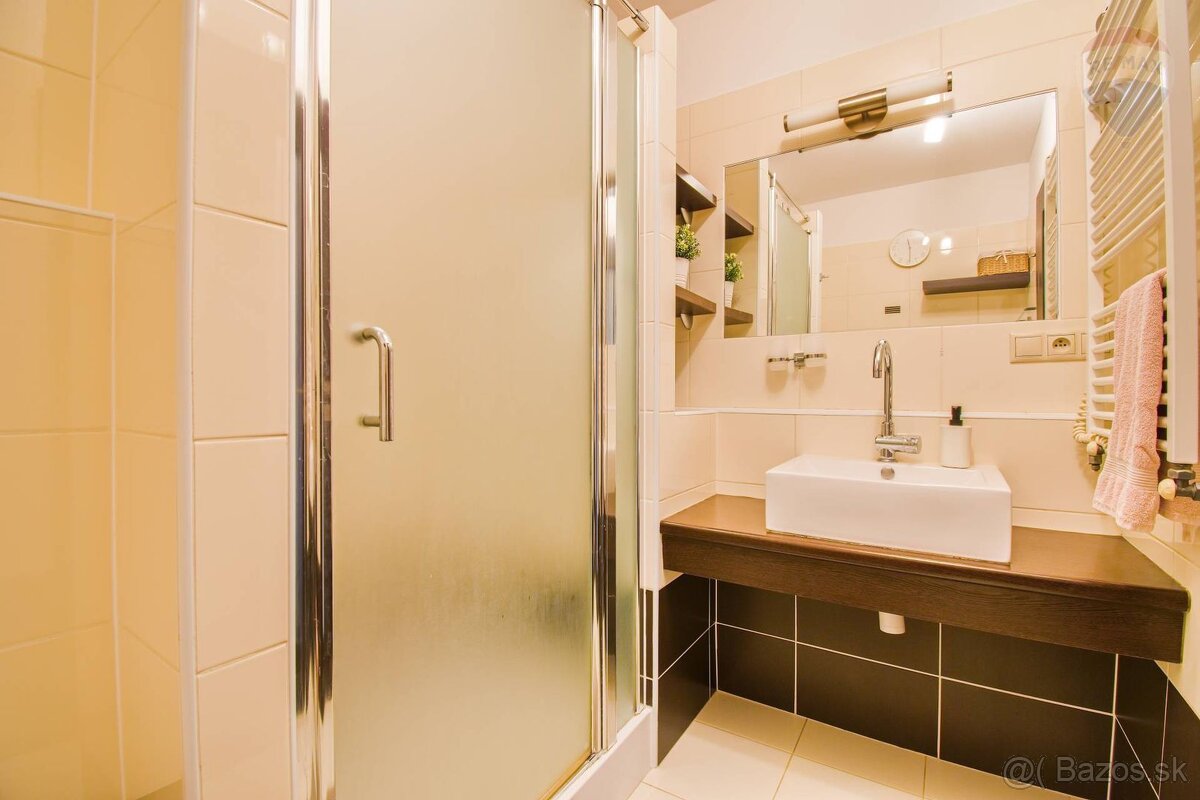 PREDAJ:3 izbový byt s garážou a záhradkou, blízko centra mes - 12